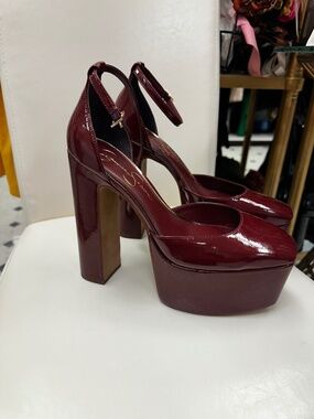 Jessica Simpson platform